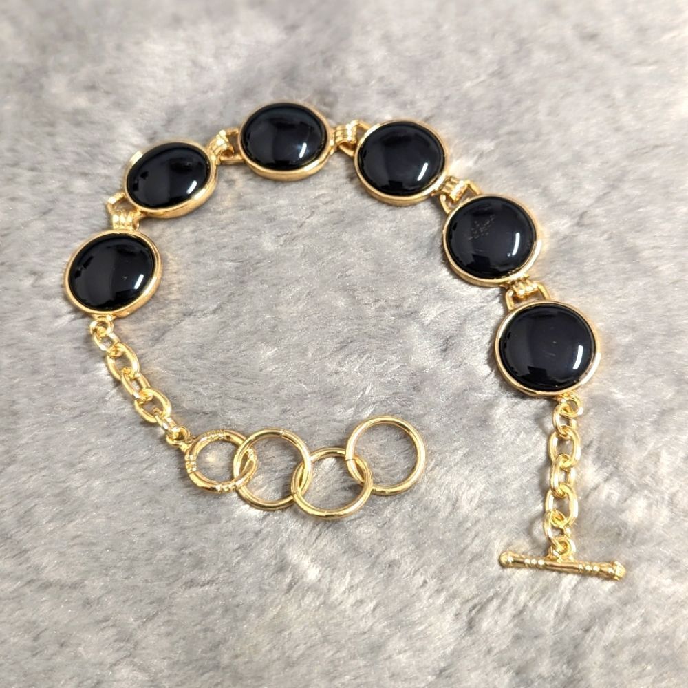 NWOT Black Acrylic Cabachon Goldtone Disc Bracelet - Picture 9 of 11